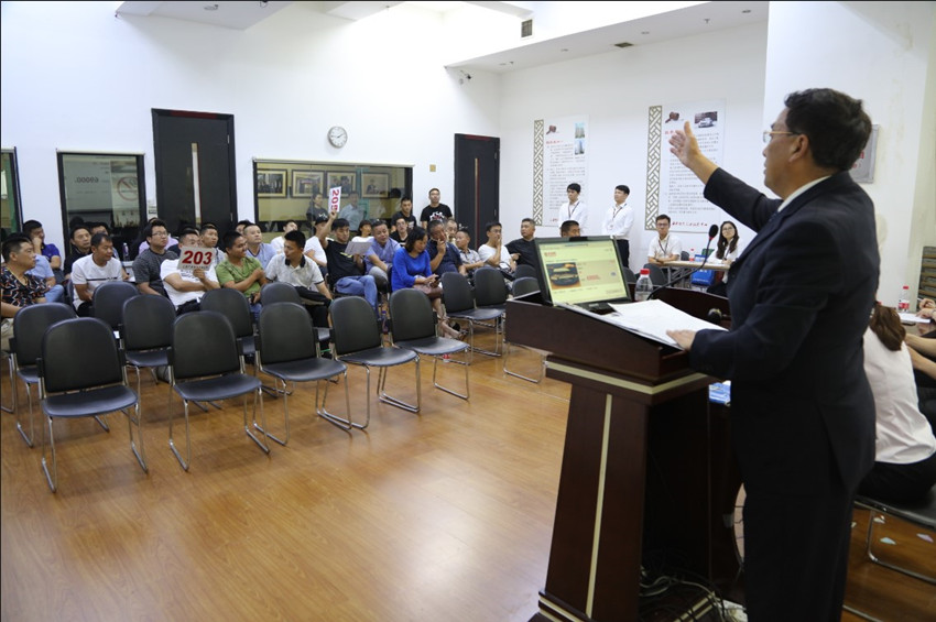 上海产拍首批国企车辆改革专场拍卖会圆满落槌.jpg